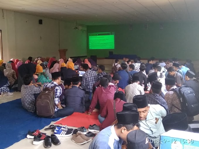 Musyrif-Musyrifah Beri Pelatihan Penulisan Makalah Untuk Mahasiswa Baru 