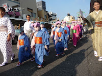 色鮮やかな小町踊りの子たち