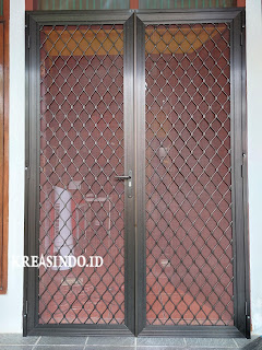 Pintu Expanda Aluminium Double terpasang di Rumah Bu Purnamasari di Jatiasih Bekasi