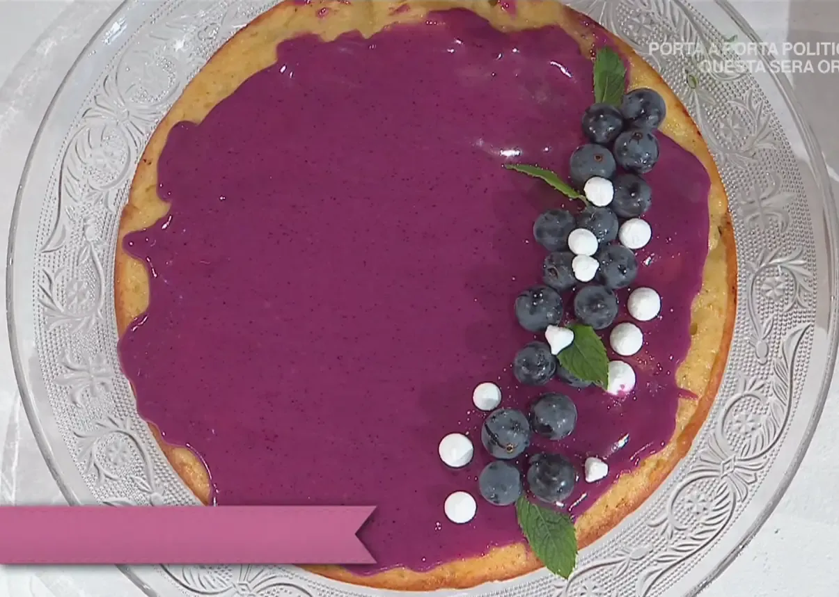 Torta in padella con uva fragola di Natalia Cattelani