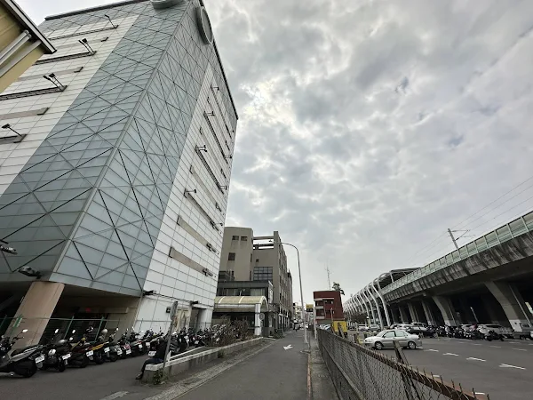 ▲為改善市容觀瞻並提升土地利用效益，員林市公所啟動市中心的立體停車塔拆除計畫，拆除工程發包案已於去 (113) 年12月24日決標，預計今 (114) 年底前完成拆除工作。（員林市公所提供）