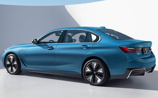Novo BMW Série 3 2023 - facelift antecipado pela versão elétrica i3