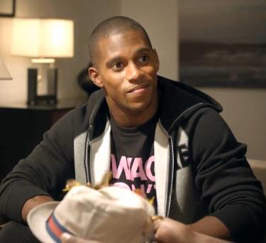 Giants Victor Cruz Gives Teammate A Fishing Hat For Christmas In Latest Foot Locker Ad