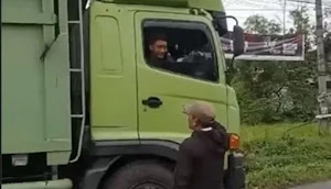 Tanggapi Keluhan Warga, Anggota DPRD Lamsel Turun ke Jalan Tinjau Kerusakan Poros Jalan Candipuro - Sidomulyo