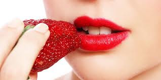 Cara memerahkan bibir secara alami
