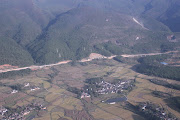 Luftaufnahme von Ackerland in der Nahe des Lijiang Flughafen (img )