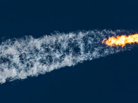 SpaceX’s uncrewed giant rocket explodes minutes after launch from Texas.