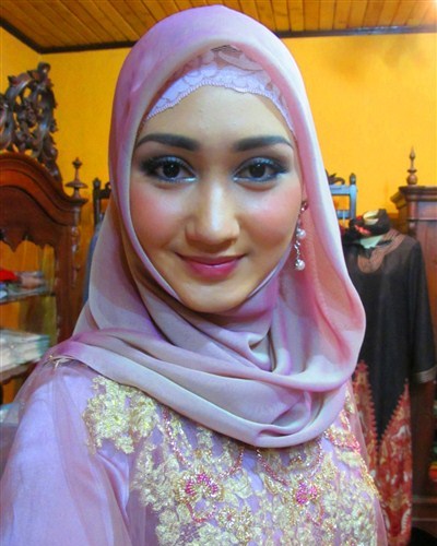 28 Gaya Model Hijab Untuk ke Pesta Pernikahan Kondangan 