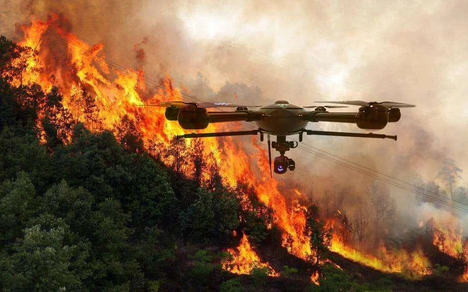 Διπλάσια drones και ΕΜΟΔΕ ενισχύουν τη μάχη της Πυροσβεστικής κατά των πυρκαγιών