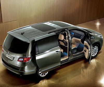 2011 Buick GL8 minivan