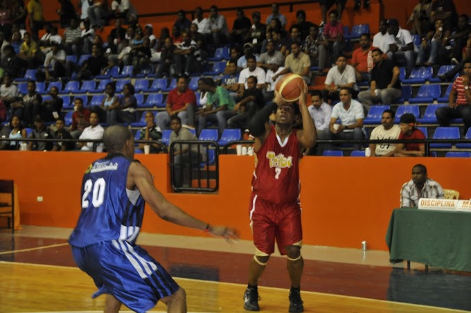 REPÚBLICA DOMINICANA SIGUE AZOTANDO RIVALES EN BASKET SUPERIOR DE LA ROMANA; PROLONGA INVICTO A 5-0 PUNTOS DE ANDY WILLIAMS