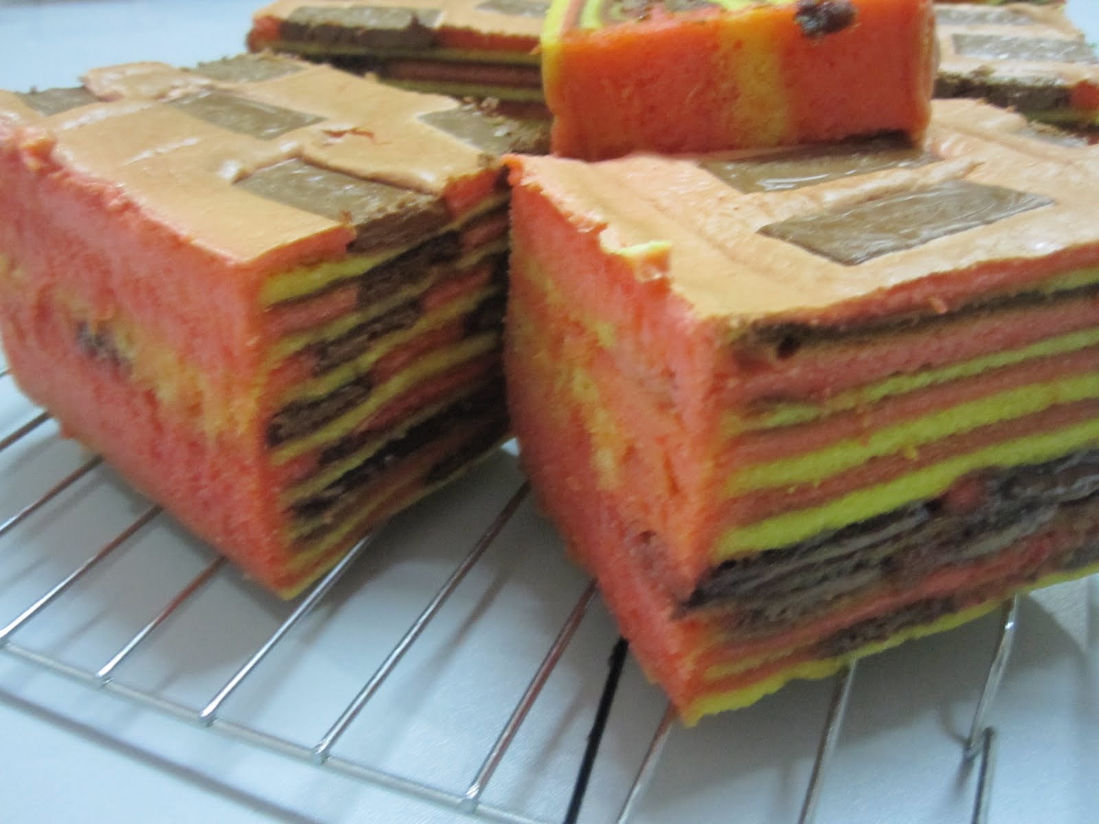 SALMAABAS IN THE KITCHEN: Kek Lapis Choklat Cadbury