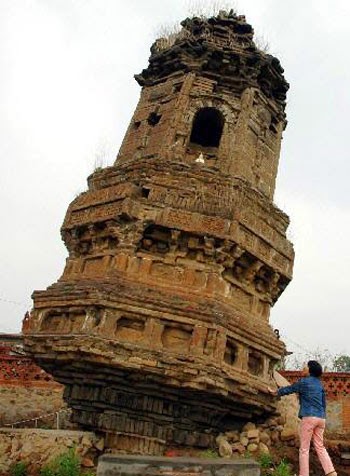 Menara Paling Miring Di Dunia