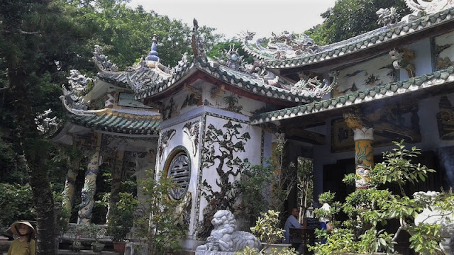 Pagoda en la montaña Thuy Son de Danang