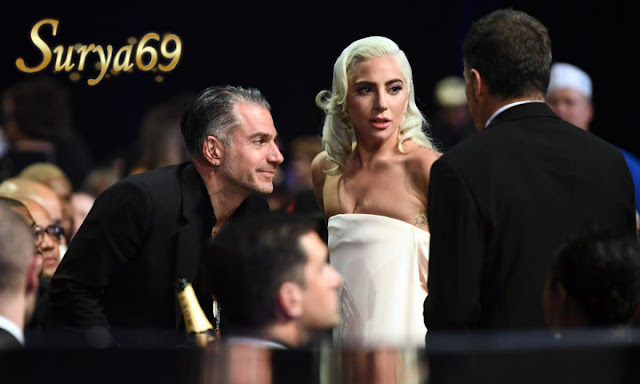 Sudah Tunangan, Lady Gaga dan Christiano Carino Malah Bubar!