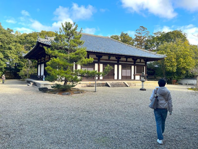 秋篠寺の本堂