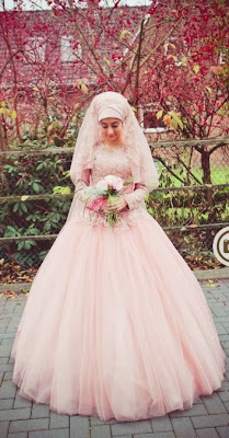 baju pengantin muslim warna pink, moslem pink wedding dress, pink moslem wedding dress, gaun pengantin muslimah modern warna pink, dress pengantin muslimah warna merah muda, contoh model baju pernikahan wanita muslimah warna pink terbaru 2015, koleksi baju pernikahan muslim warna merah mudah terbaik 2015, kumpulan gaun pengantin wanita muslimah warna merah muda modern Terkini, Foto Gaun Pernikahan Kebaya Muslim Warna Pink Masa Kini, Gambar Dress Pernikahan Muslimah Modern Elegan