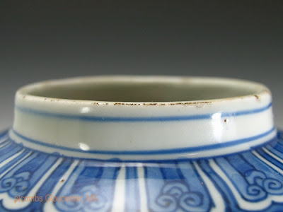 <img src="Chinese Ming Jiajing jar .jpg" alt="blue and white jar rim">