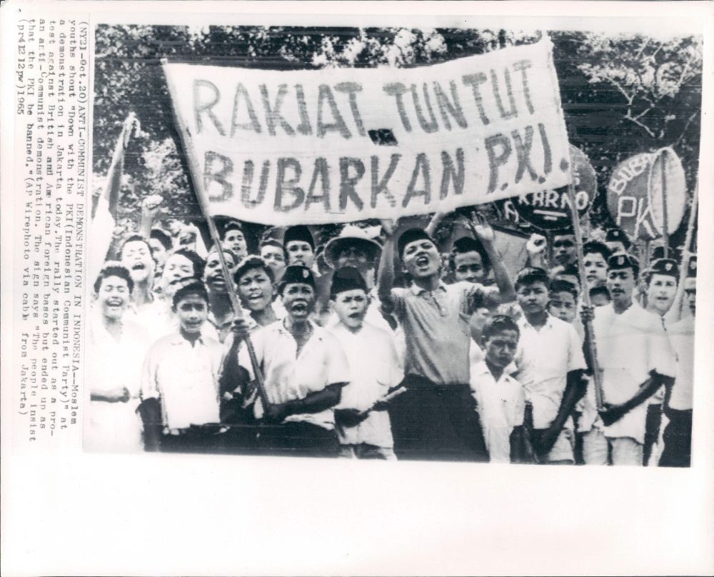 FOTO-GAMBAR BARANG PENINGGALAN KORBAN G 30 S/PKI 