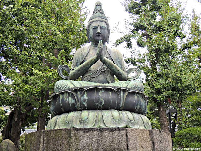 Estatua de Kannon en el Bentendo Hall del Templo Sensoji