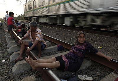 Railway Therapy Practiced in Indonesia Seen On www.coolpicturegallery.us