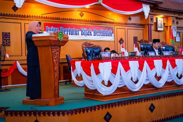 Ketua DPRD Tanjungpinang Memimpin Rapat Paripurna Penandatanganan Nota Kesepakatan KUA PPAS Kota Tanjungpinang TA 2023