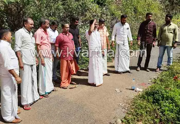 Latest-News, Kerala, Kannur, Top-Headlines, Protest, Congress, Youth Congress, Youth Congress protested against buffer zone marks.