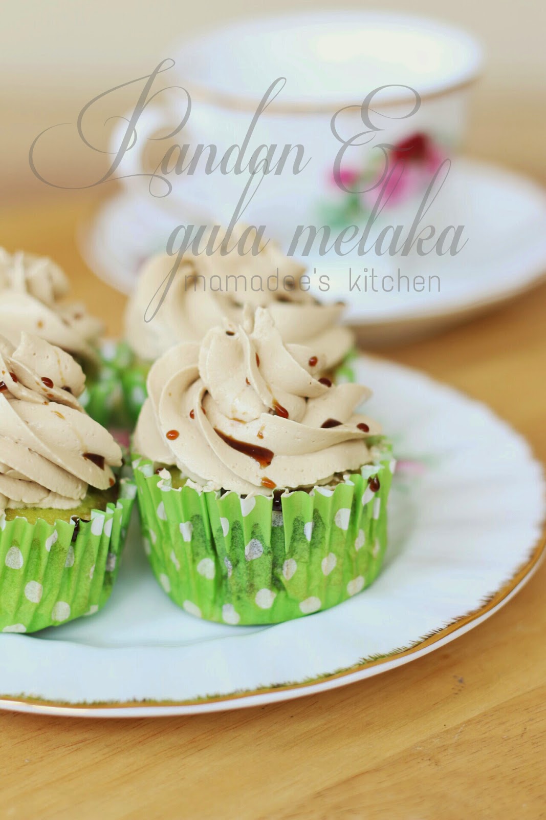 Mamadee's kitchen: PANDAN CUPCAKE WITH GULA MELAKA FROSTING