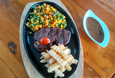 Pavilion Resto & Cafe Menu : Tenderloin Steak dengan Saus Istimewa