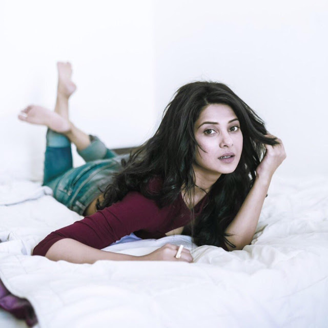 Indian actress Jennifer Winget hot pics