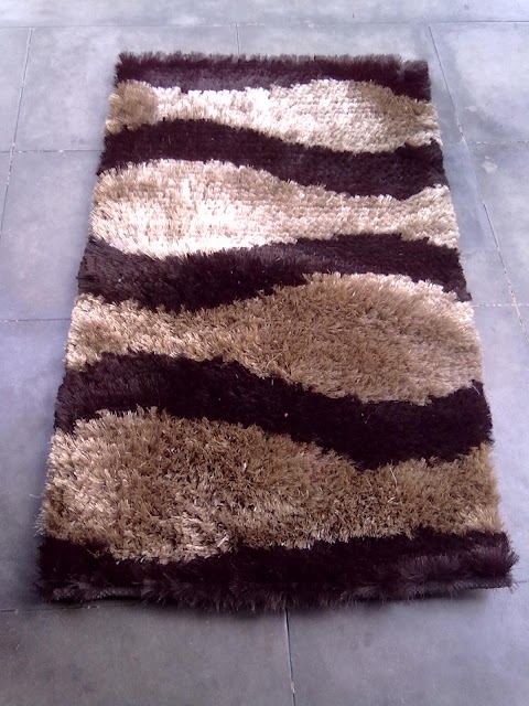 Hand woven polyster shaggy