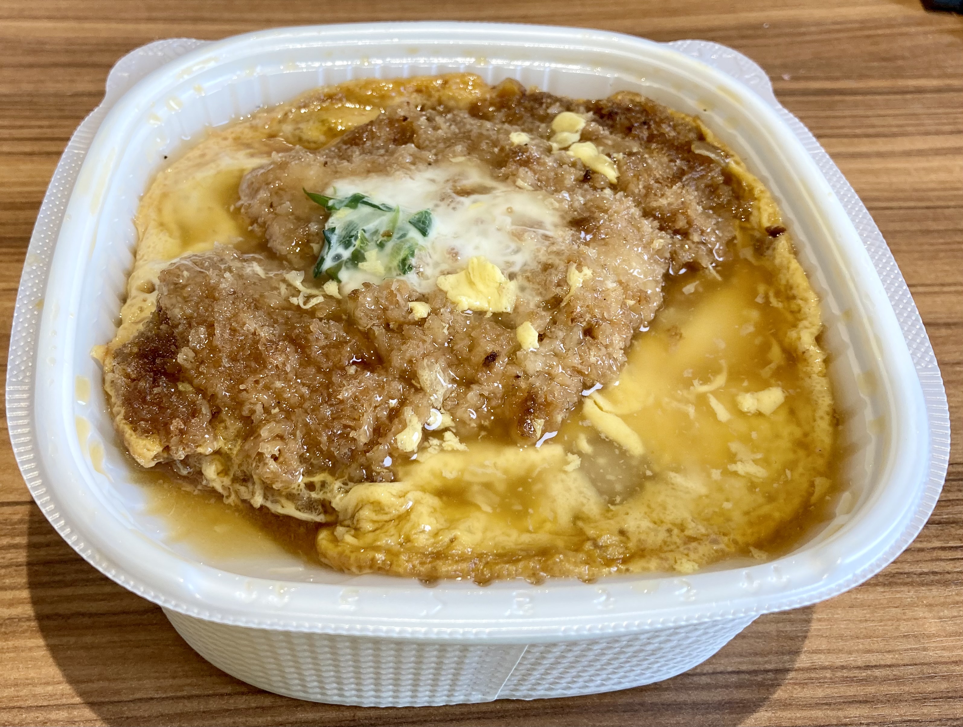 実食 セブンイレブンの熟成肉のロースかつ丼22レビュー カロリーは コンビニサラリーマン総研 コンビニ サラリーマン総研 最新コンビニグルメがわかるブログ