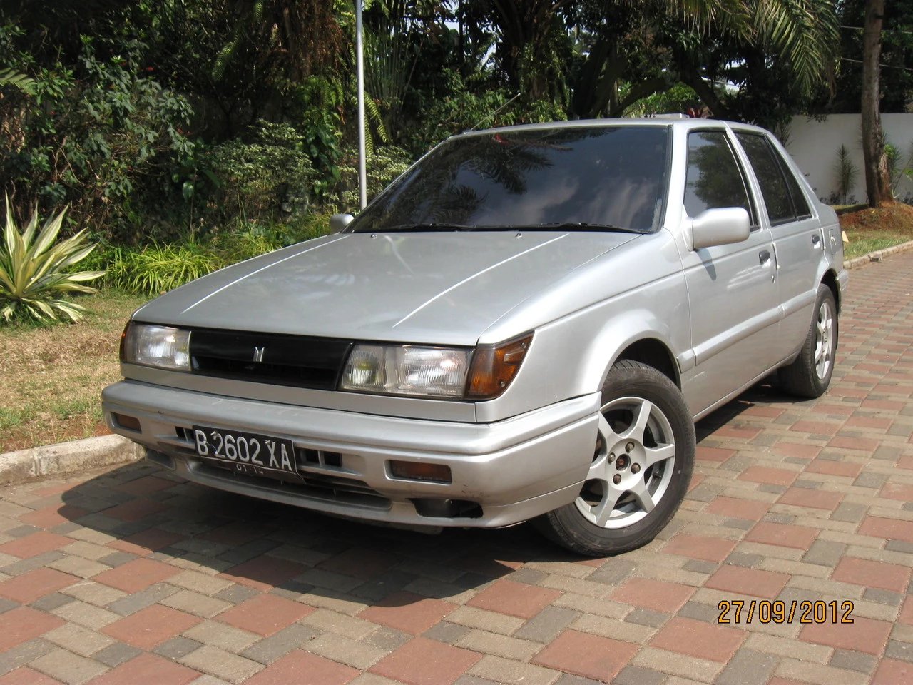 Mobil Isuzu Holden Gemini