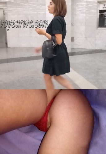 Upskirts N 3230-3237 (Upskirt voyeur videos with girls teasing with their butts on the escalator)