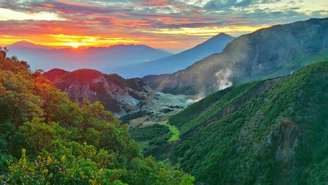 Destinasi Wisata Menarik Gunung Papandayan Jawa Barat