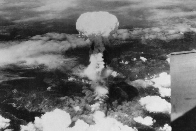 Nagasaki being atom bombing