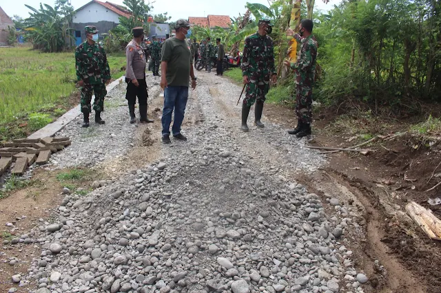 Dandim Tinjau pelaksanaan TMMD Pembukaan Jalan Baru Desa Samong