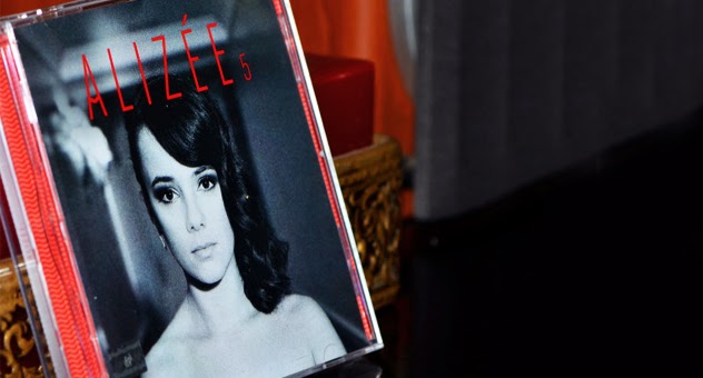 5, el disco del fraude francés Alizée | Ximinia