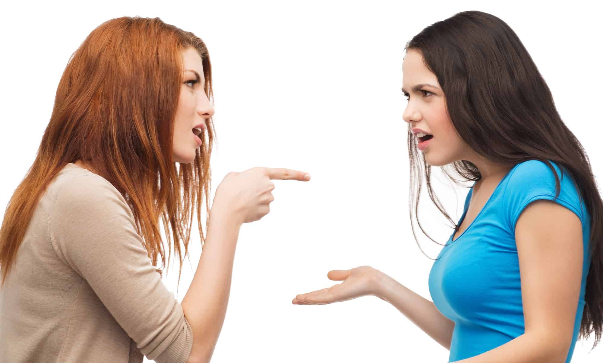 Спорить и доказывать. Женщины ссорятся. Подруги ругаются. Подруги ссорятся. Ссора между подругами.