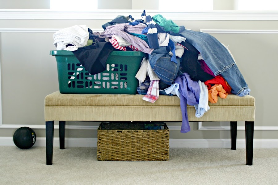 Konmari clothes decluttering 