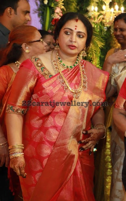 Parthiban Wife Seetha Kundan Necklace