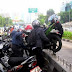 "MERINDING" Ada "Kuntilanak Lewat" Lalu Pengendara Motor Berebut Keluar Dari Jalur Busway