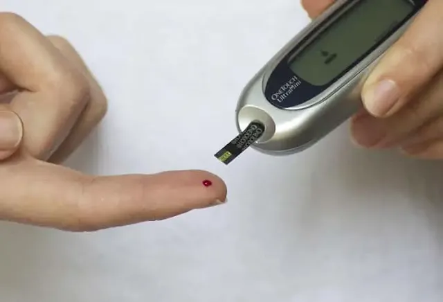 What are the first signs of being diabetic?