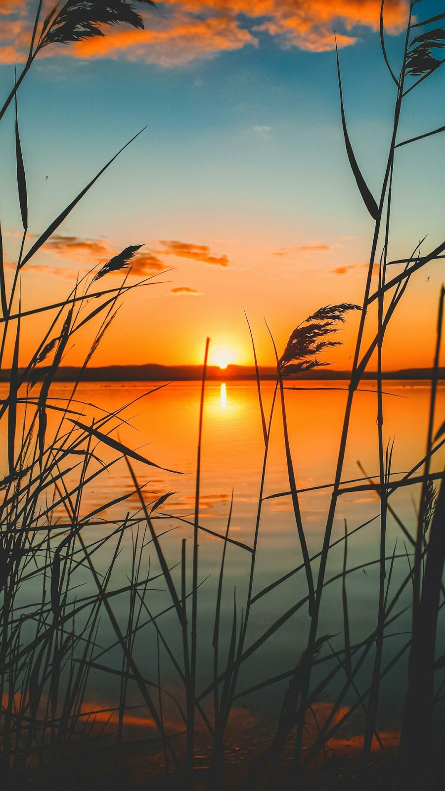 Beautiful Lake Sunset Wallpaper