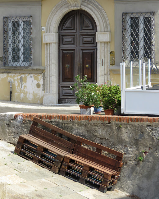 Quite comfortable benches, Scali del Pesce, Livorno