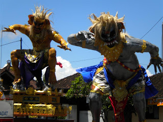 Ogoh-Ogoh, Lomba Ogoh-Ogoh, lomba Ogoh-Ogoh Denpasar, Ogoh-Ogoh Denpasar 2010, Foto Ogoh-Ogoh Denpasar 2010, Festival Ogoh-Ogoh Denpasar 2010, Denpasar Ogoh-Ogoh, Ogoh-Ogoh Denpasar, Foto Ogoh-Ogoh Denpasar, Ogoh-Ogoh Seram, Ogoh-Ogoh Anjing, Horrible Ogoh-Ogoh, Dogs Ogoh-Ogoh