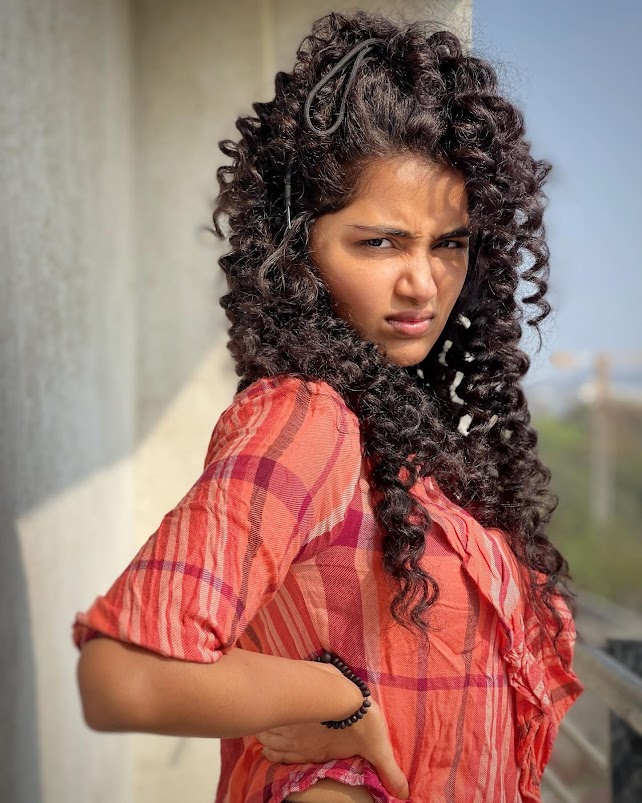 Hot Anupama Parameswaran Looks sexy in Saree 21