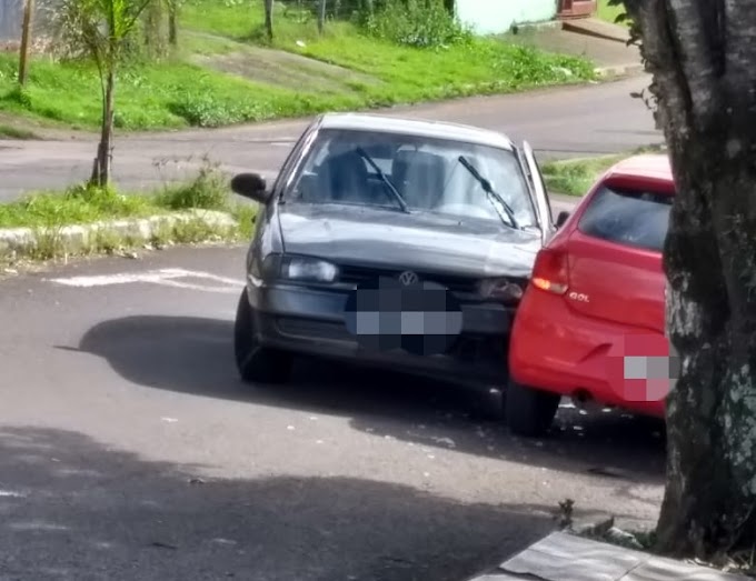 Motorista bate em outro carro e foge na Granja Esperança em Cachoeirinha