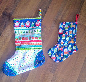 modes4u colaboración partnersip telas navideñas tienda de telas bonitas christmas stocking bunting guirnalda modistilla de pacotilla handmade navidad calcetín santa claus regalos makower fabrics 