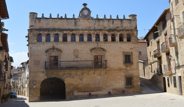 Críticas hacia la catalanización de un pueblo de Teruel, La Fresneda.